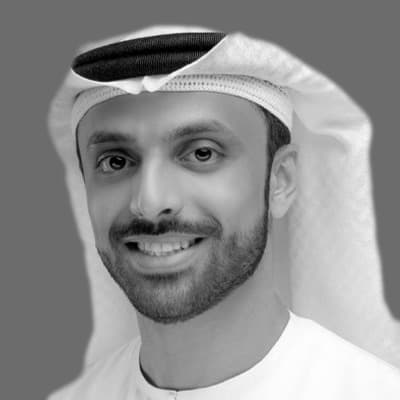 صورة بورتريه بالأبيض والأسود لفخامة السيد أحمد طالب الشامسي، المدير التنفيذي لمؤسسة الإمارات.